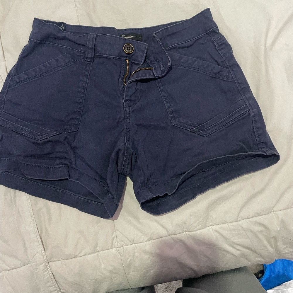barely worn. really comfortable and very soft
